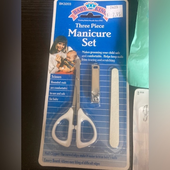 4/$25 Baby Travel set. Includes manicure set, Johnson’s baby lotion(2) & more - Picture 3 of 4